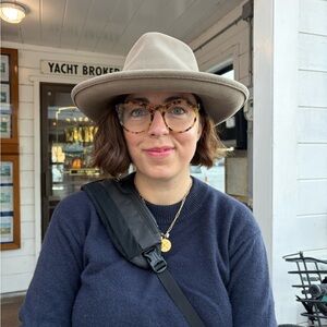 Meet your Posher, Alexandra